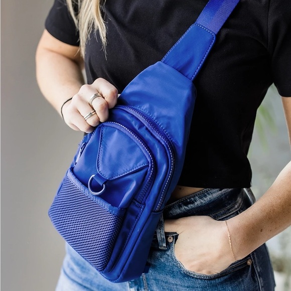 Ladies Cross Body Bag - Picture 2 of 4